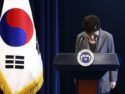 朴槿惠再次就干政醜聞，向國民鞠躬致歉。（法新社）