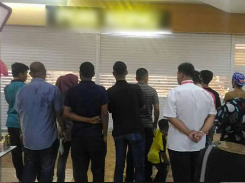 事發後許多民眾前來圍觀。