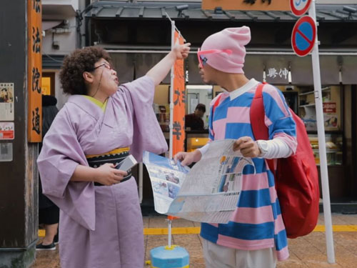 黃明志在《Tokyo Bon》飾演遊日旅客，向二宮芽生問路卻雞同鴨講！ 