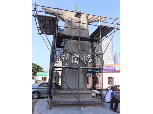 高30呎的耶穌雕像原訂將于22日上午遭市政廳拆除，惟當局在最後一分鐘取消行動。 