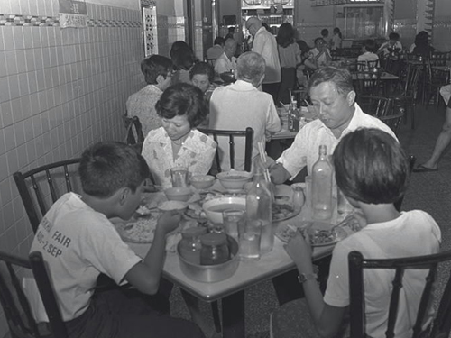 1940年代在密駝路開業的瑞記海南雞飯，在本地馳名一時，生意火紅。（檔案照）