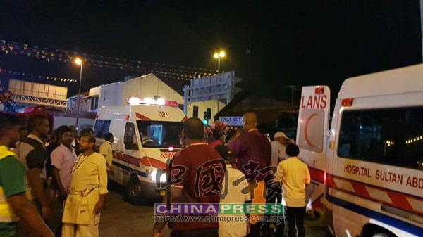 至少20名傷者被救護車送往醫院接受治療。