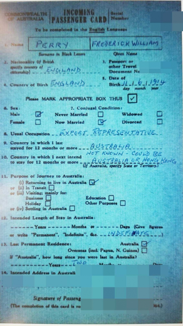 友提供的澳洲入境證，符合黃秋生父親資料。