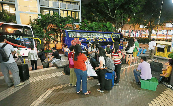 不少受訪公眾反映，對比長途巴士，隆新高鐵有助縮短他們往返新馬兩地的車程時間。