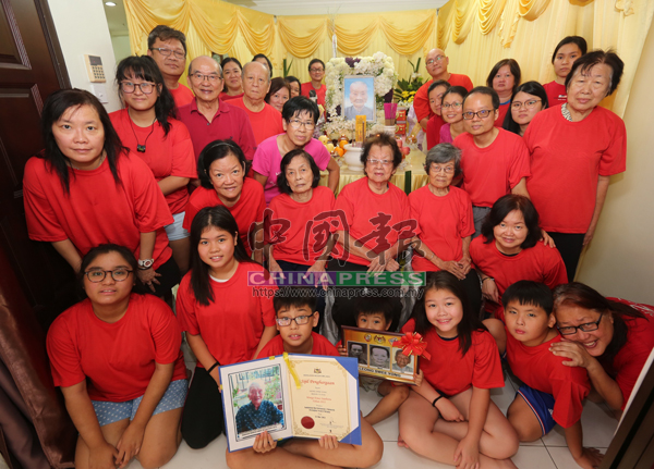 甲州最高年齡的人瑞林翠蓉與世長辭,后輩穿紅衣為她辦笑喪。