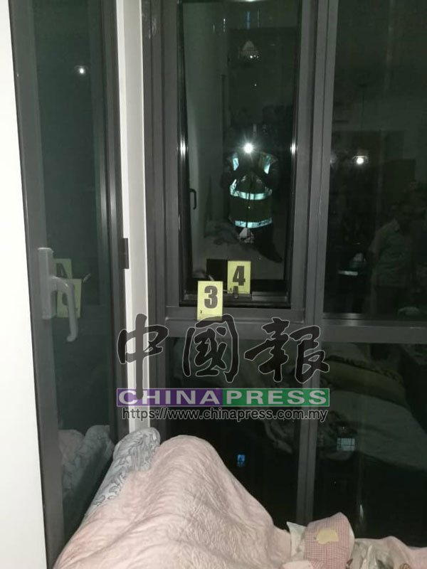 案發單位的窗口狹小,加上現場並無可疑掙扎痕跡,警方排除涉及刑事成分。