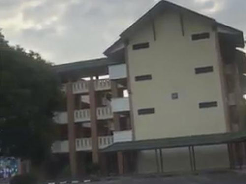 空無一人的學校內傳出陣陣會怪異叫聲,令保安員毛骨悚然。