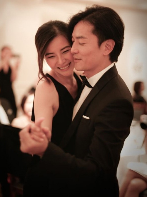鄭伊健（右）與蒙嘉慧（左）2013年1月低調在東京完婚。