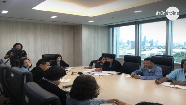 曼谷市政府環境辦事處主任挽亞召開曼谷36座公園管理人員會議。