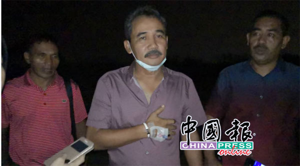 阿兹礼亲自前往现场参与调查工作。