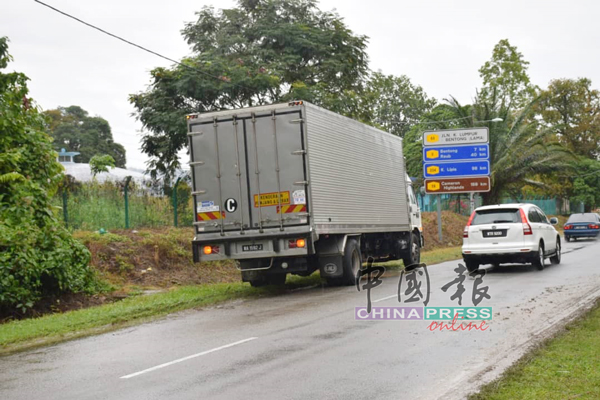 20181013fb30-Traffic-accident-03-noresize