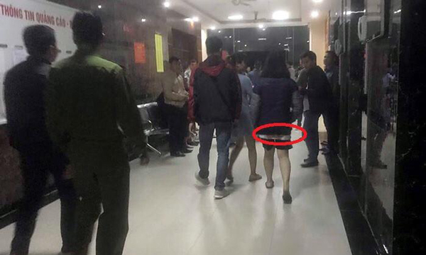 警方带走VA的时候,她身上穿的衣服,还沾着相信是诞下孩子时流的血。