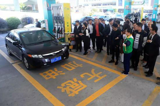 由农业银行成功推出的首个“无感加油”项目在广东顺德投入使用。