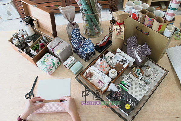 20181213fePRESENT_WRAPPING_02