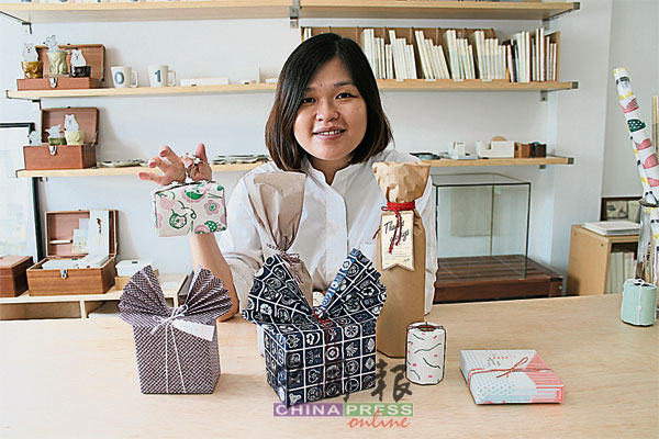 20181213fePRESENT_WRAPPING_04