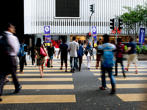有投资股票型基金的投资人若必须急着套现恐怕将蒙受巨亏。