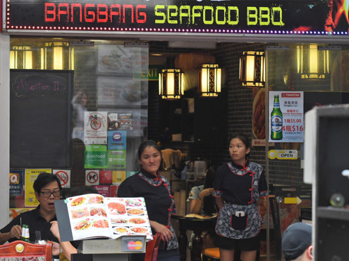 牛车水的海鲜烧烤餐馆BangBang Seafood BBQ。（海峡时报）