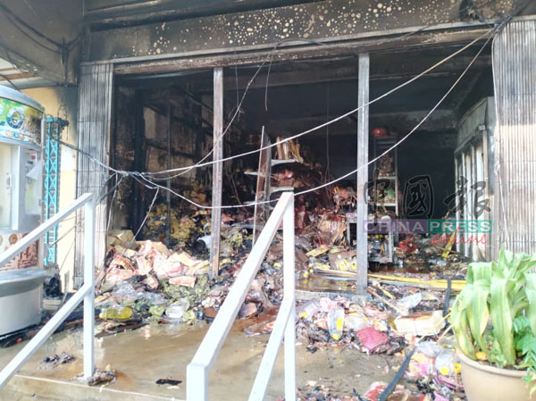 神料店里的物品全被烧毁，导致业者损失惨重。