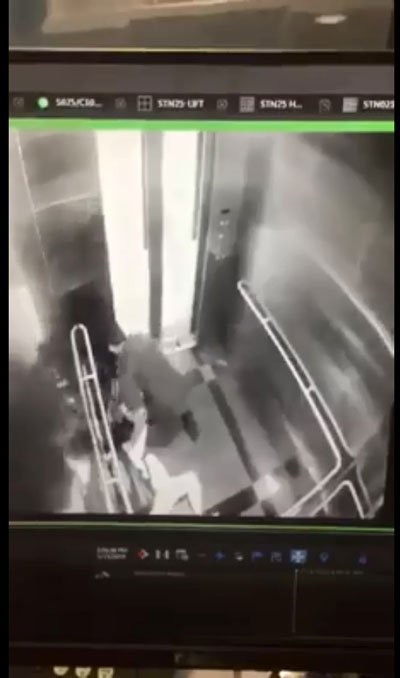 独行匪在升降机内对一名相信是孕妇的女子拳打脚踢。