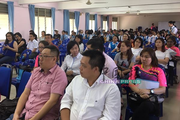 芙蓉振中二校举行2019年家教协会常年会员大会。