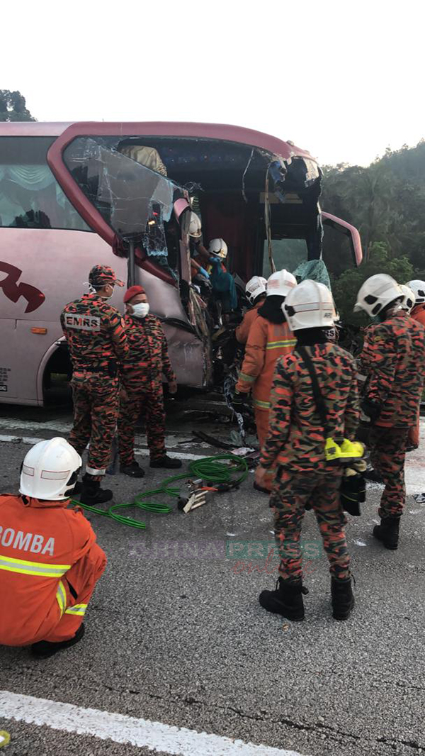 案发后消拯员受召到场，将巴士伤者送往医院急救。