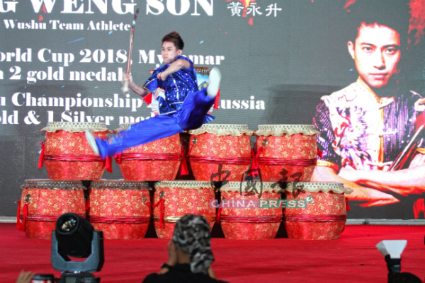 曾获两届世界冠军的选手黄永升呈献精彩及高水平的武术演出。