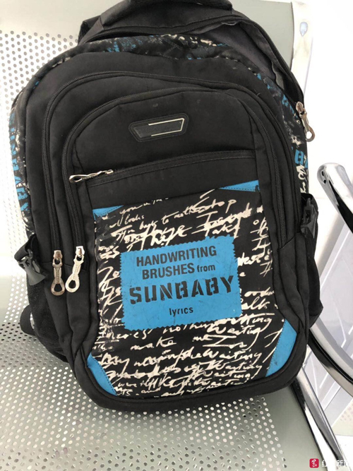 书包被找回,寒假作业本一个字都没写。