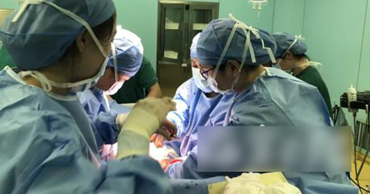 浙江醫護人員搶救一名32周早產兒。