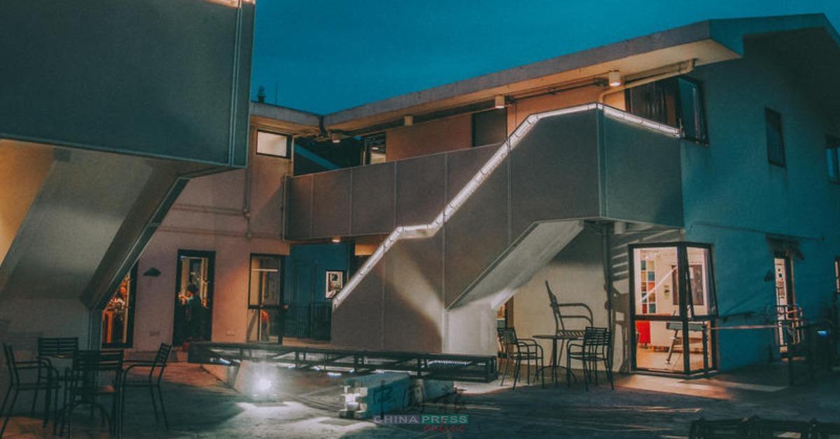 青旅坐落在摩星岭上,难得感受到空旷疏离的闲散氛围。