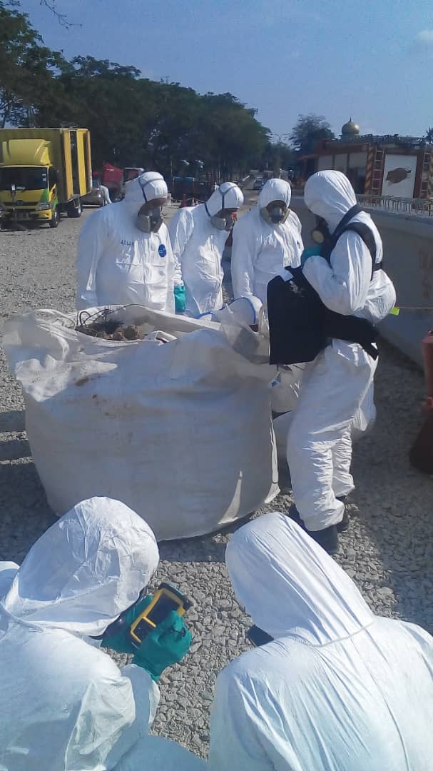 隶属陆军皇家工兵团第12中队的化学、生物、放射性和核应对部队，正在巴西古当协助当局检测有害化学物质和进行清理工作。