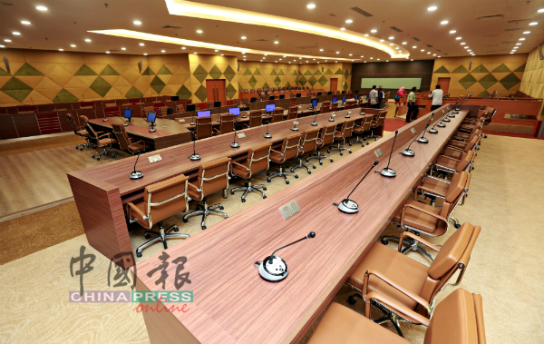 芙蓉市议会的主要会议室装潢深具气派，这也是市议会召开常月会议的地方。