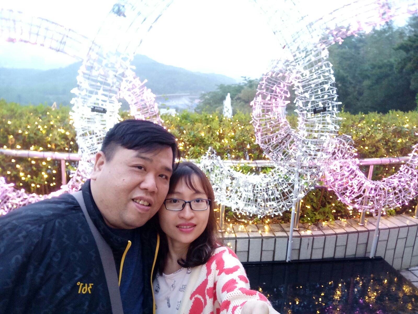 宋子謙和妻子去年到韓國旅行拍下的甜蜜照。 
