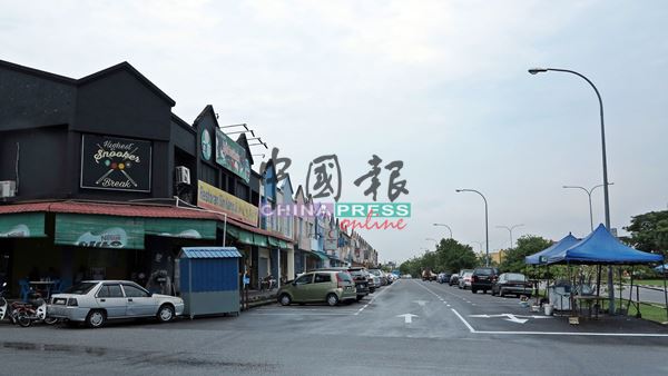 龙城5/1路的商业区已从单程道改为来往车道，方便居民进出。