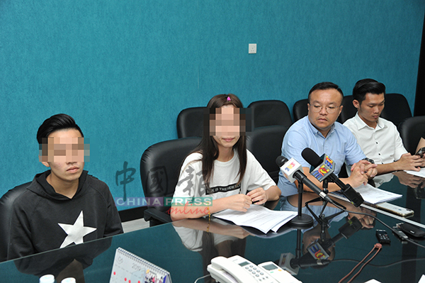 罗善洳（左2）工作3天后要求离职，被雇主要求赔偿3个月薪水；左起蔡镓蔚、游佳豪和赖俊权。