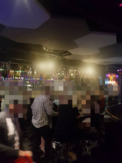 警方突击非法酒廊，盘查多名顾客，也逮捕10名中国籍陪座女郎。