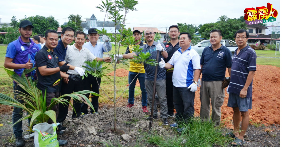 哲仁新村为首个响应曼绒市议会亲绿计划的新村。