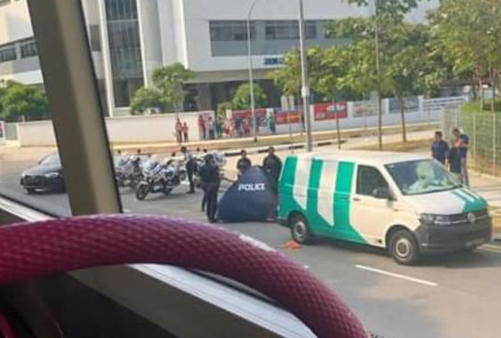 货车左转撞死过马路的洪秀香。(取自面簿)