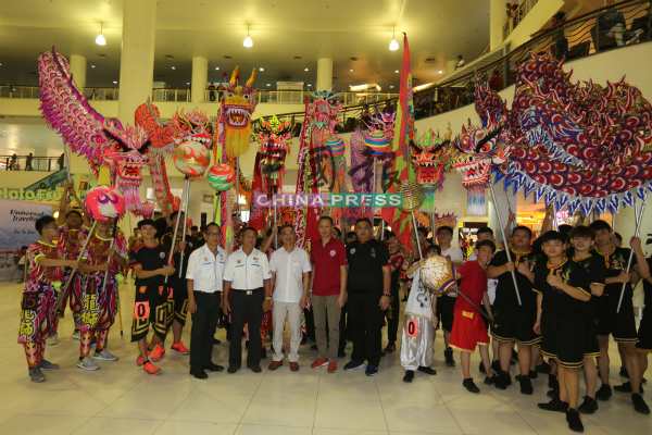 首届舞龙邀请赛，获得全国9支队伍参赛，当中包括世界冠军马六甲高峰龙狮队。