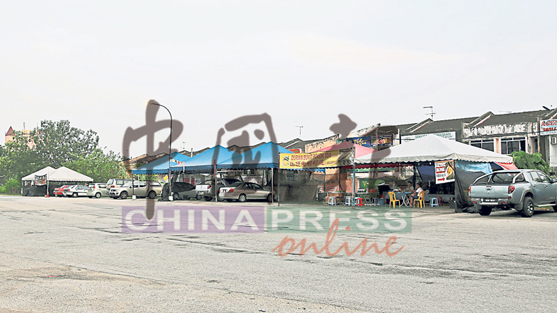 位于花城广场附近的帐蓬式摊位，皆持有季节性商业执照的合法摊贩。