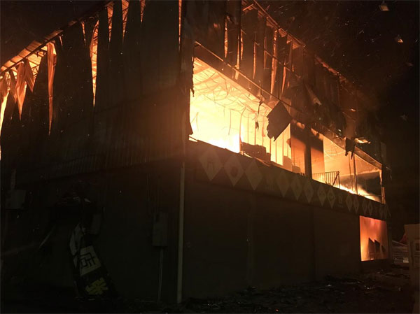家私店被火魔“光顾”，烧毁70%的店面及家私。