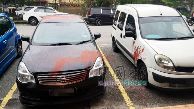 赖伟兴公司其下的2辆轿车，也遭红漆泼中。