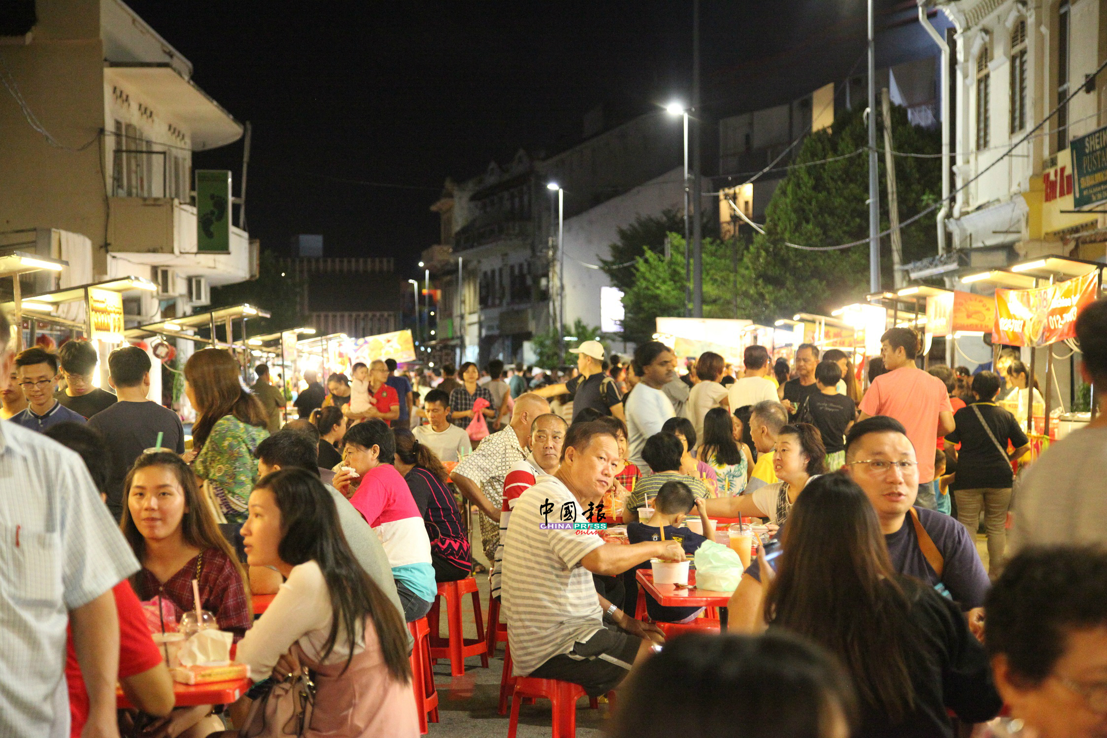 州政府在武雅拉也祈安律设美食街，以重振老街昔日风光。