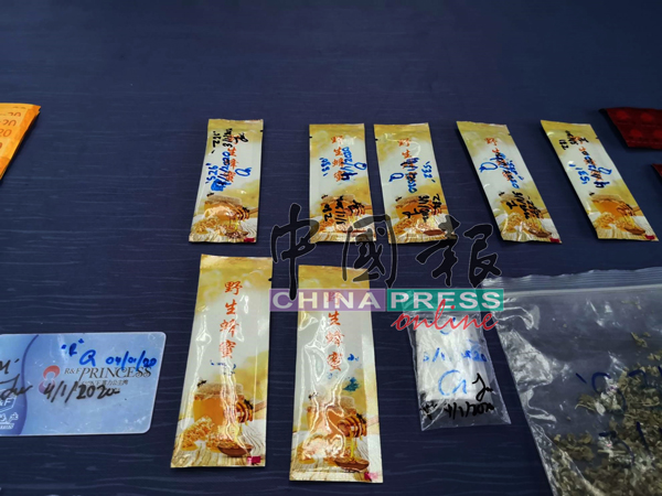 毒贩将部分毒品以野生蜂蜜包装推出市场。