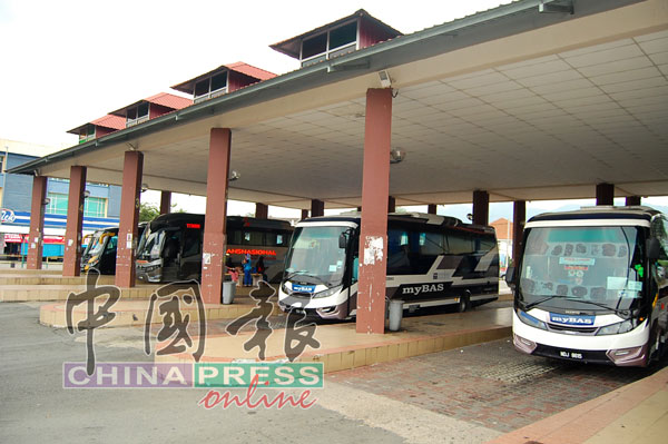 马口巴士终站直透吉隆坡的快车服务终止后， 乘客要到首都，必须先到芙蓉转车，十分不便。
