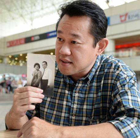 法米萊斯從小被馬來夫婦領養。