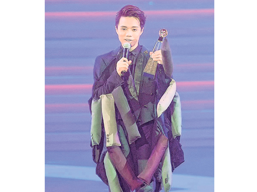 张敬轩获颁“全国最佳男歌手奖”时称十分意外。