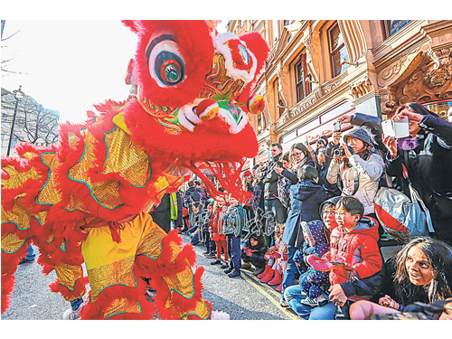 農曆新年的第一個星期天，倫敦會有舞龍舞獅表演。 