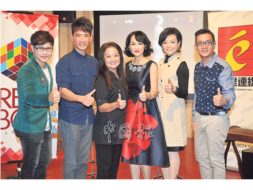 《Astro经典名曲歌唱大赛2013》战友梁玮申（左起）、罗志聪、丽珍、黄雪云与邓和利为李尤莉（右3）的发片记者会站台。