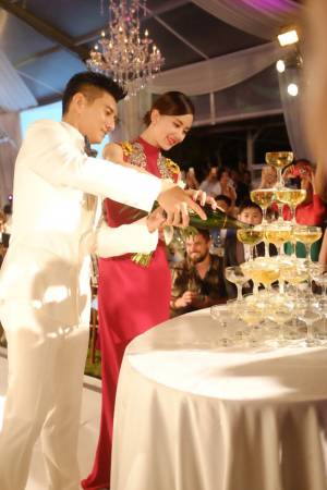吴奇隆（左）及刘诗诗峇里岛大婚是近来热门新闻。