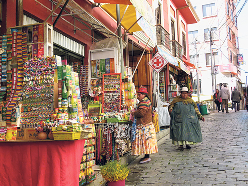 女巫市场是拉巴斯著名景点。 